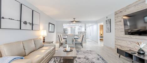 Una Smart TV, libros