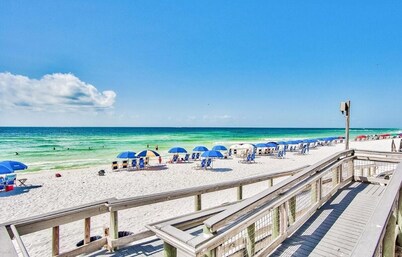 Gulf View.1450 sq ft.Fully Renovated, steps to the beach,free beach set up