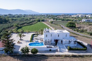 Exterior - Santo Villa, a riveting group sanctuary! (Kournas)