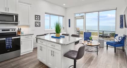 Oceanfront Coastal Luxe 705 - Bikes & Beach Gear