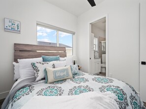 2 bedrooms, desk, iron/ironing board, WiFi