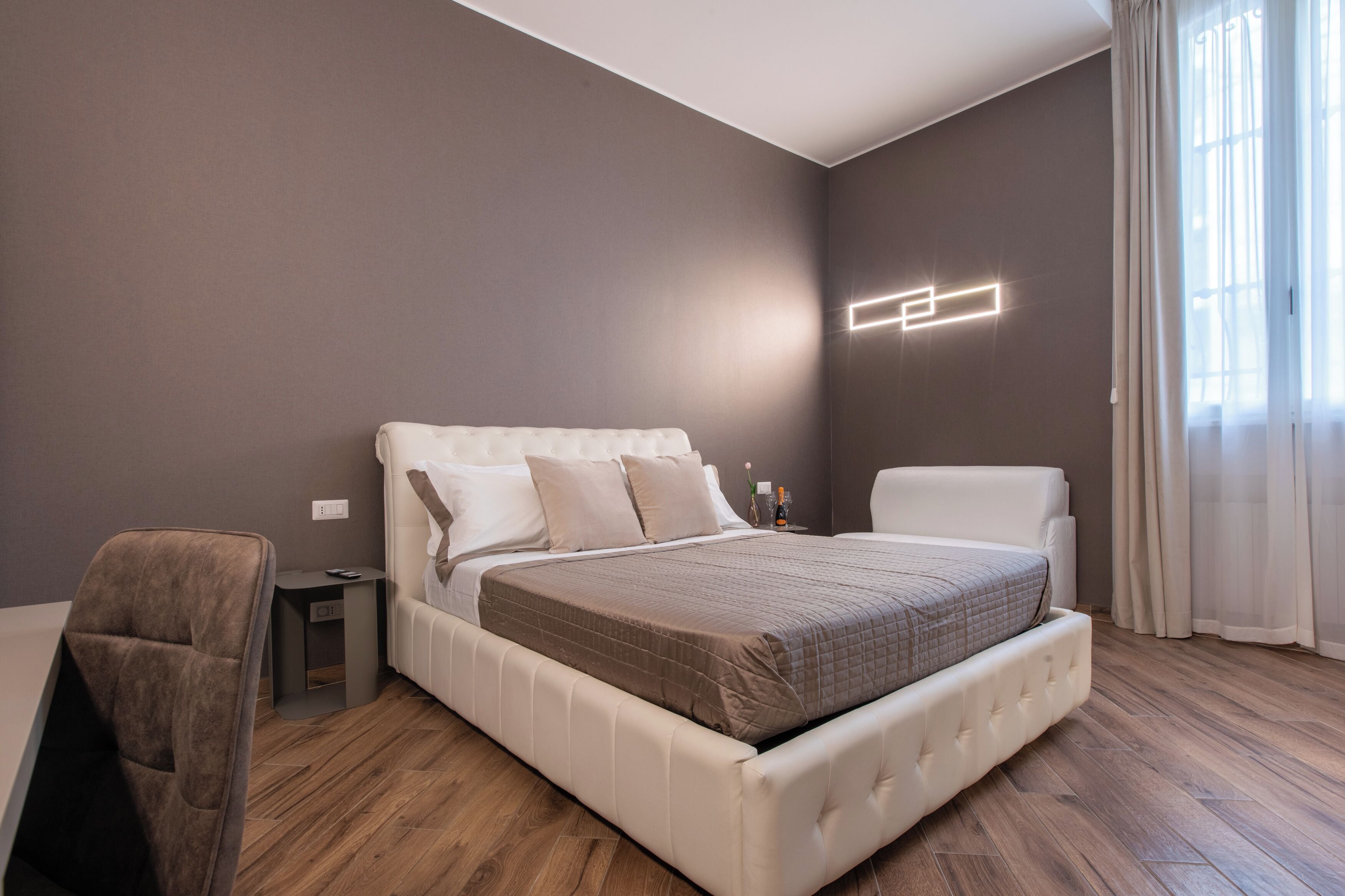 Frette Italian sheets, premium bedding, minibar, individually furnished