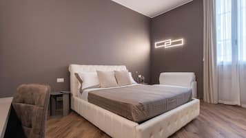 Frette Italian sheets, premium bedding, minibar, individually furnished