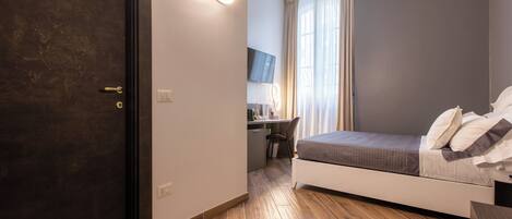 Frette Italian sheets, premium bedding, minibar, individually furnished