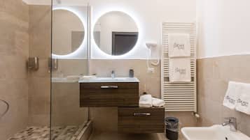 Doccia, soffione a pioggia, set di cortesia gratuito, asciugacapelli