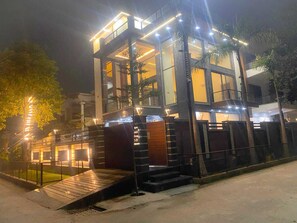 Front of property - The Grand Mansion Hotel (Greater Noida)