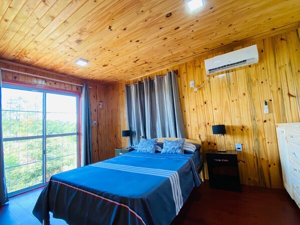 2 bedrooms, iron/ironing board, WiFi, bed sheets - Alojamiento Matheo (El Soberbio)