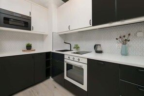 Fridge, microwave, oven, stovetop