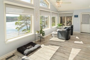 Interior - Dreamcatcher On Lake Coronado (Hot Springs Village)