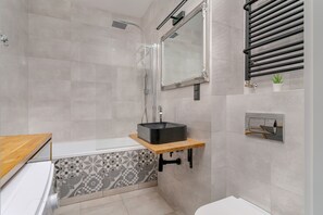 Toallas, jabón, champú y papel higiénico