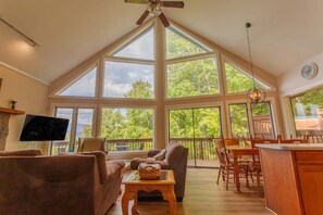 Télévision, cheminée