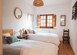 5 chambres, bureau, fer et planche à repasser, Wi-Fi gratuit