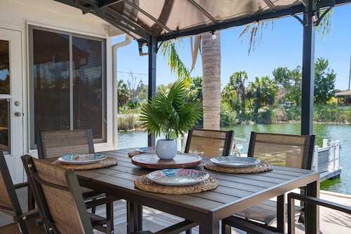 Remodeled! Kayaks- Watermat ! Bike!  5 mins from weeki wachee springs!Golfcart!