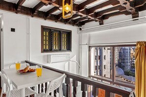 Dining - Cozy “Cabin” - Heart of Bucharest (București)