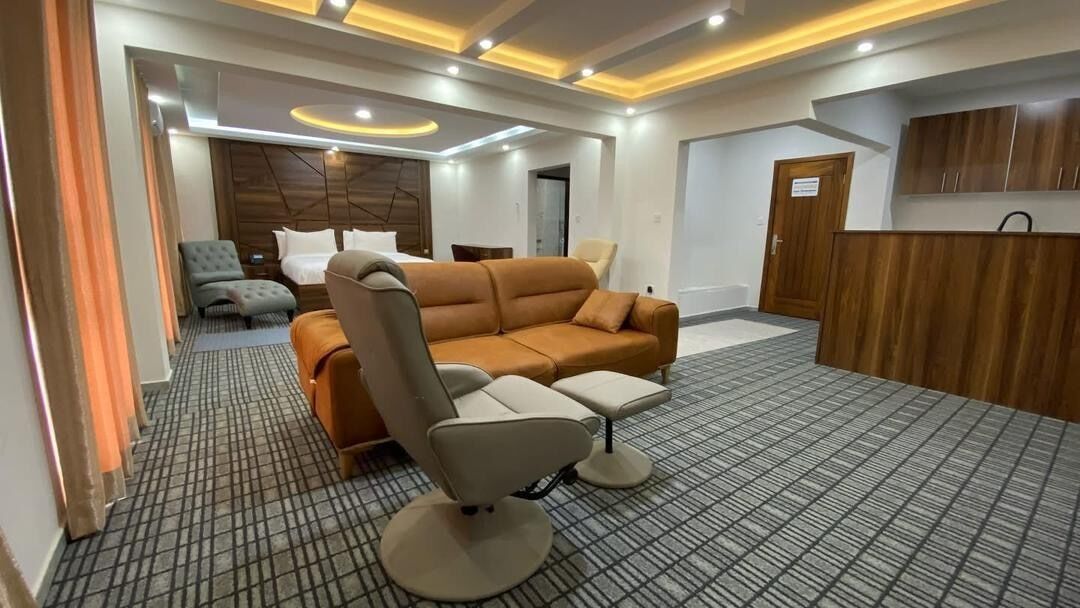 Junior Suite | Minibar, in-room safe, desk, laptop workspace