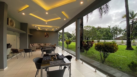 Outdoor dining. LIA Hotel