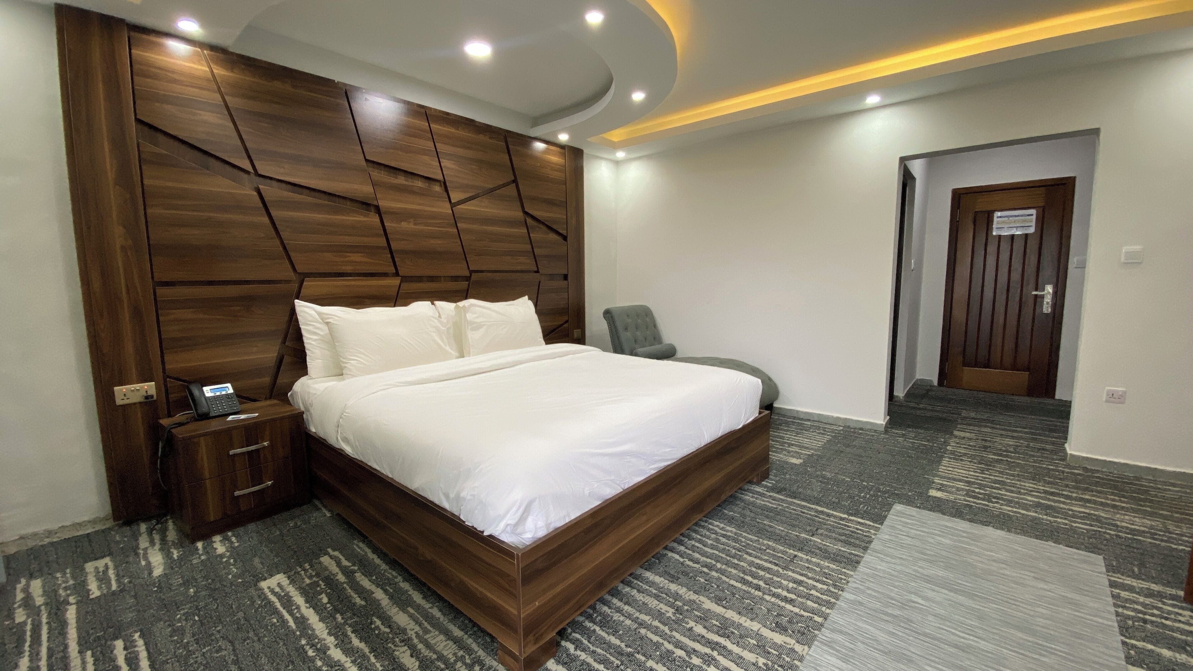 Phòng Suite Executive | Minibar, két bảo mật tại phòng, bàn 