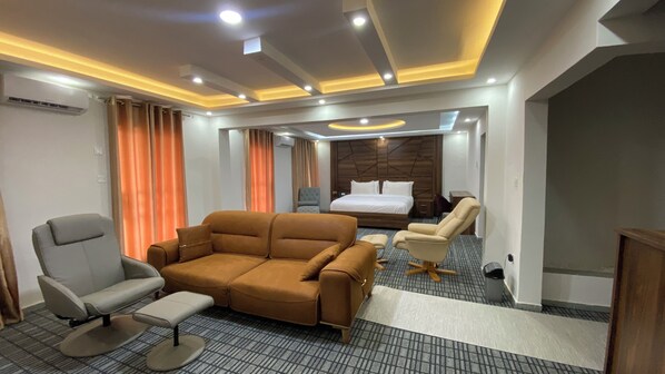 Minibar, in-room safe, desk, laptop workspace