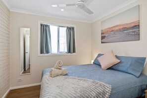 3 bedrooms, WiFi, bed sheets