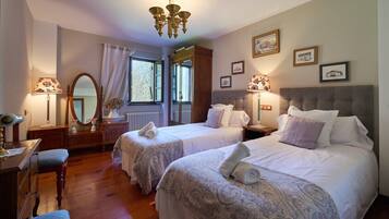 4 chambres, fer et planche Ă repasser, Wi-Fi, draps fournis