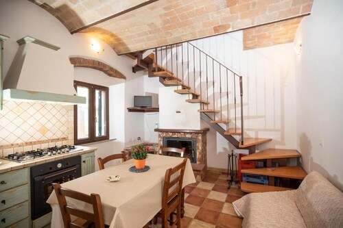 CasaMatta2 Apartment in the heart of the medieval village of Giglio Castello.