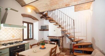 CasaMatta2 Apartment in the heart of the medieval village of Giglio Castello.