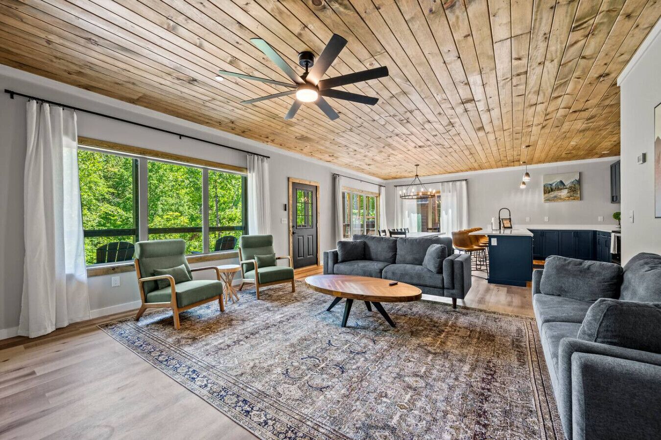 Televisión y chimenea 