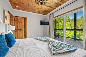 6 bedrooms, desk, iron/ironing board, free WiFi - Soaky Mountain Splash: Luxury 6BR Pool Cabin w/Hot Tub + Game Room! (Sevierville)