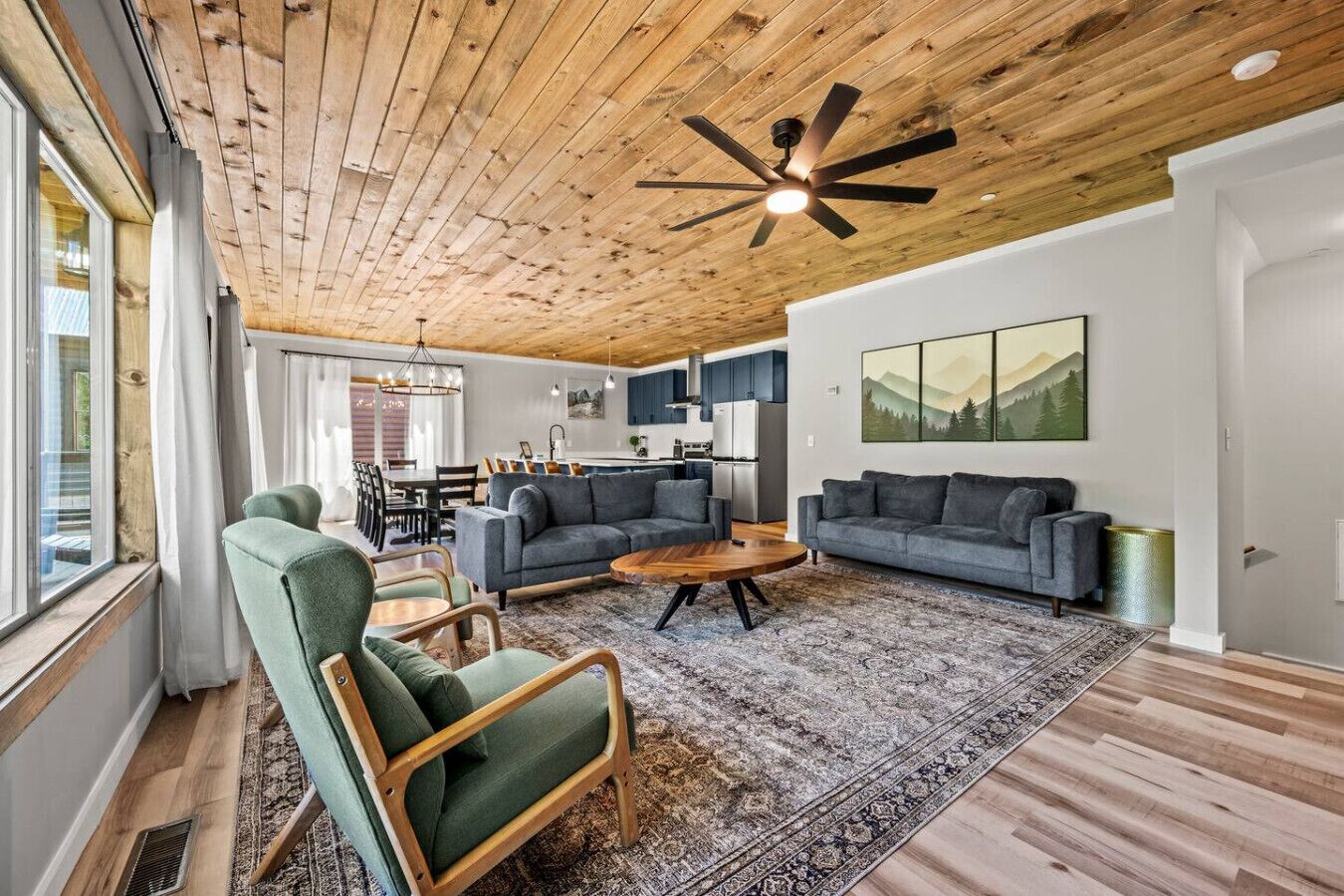 Televisión y chimenea 