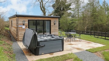 Cottage | Outdoor dining