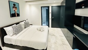 A modern hotel room with a large bed, a flat-screen TV, and a door leading to a balcony. - StayInn Maarif Downtown (Casablanca)