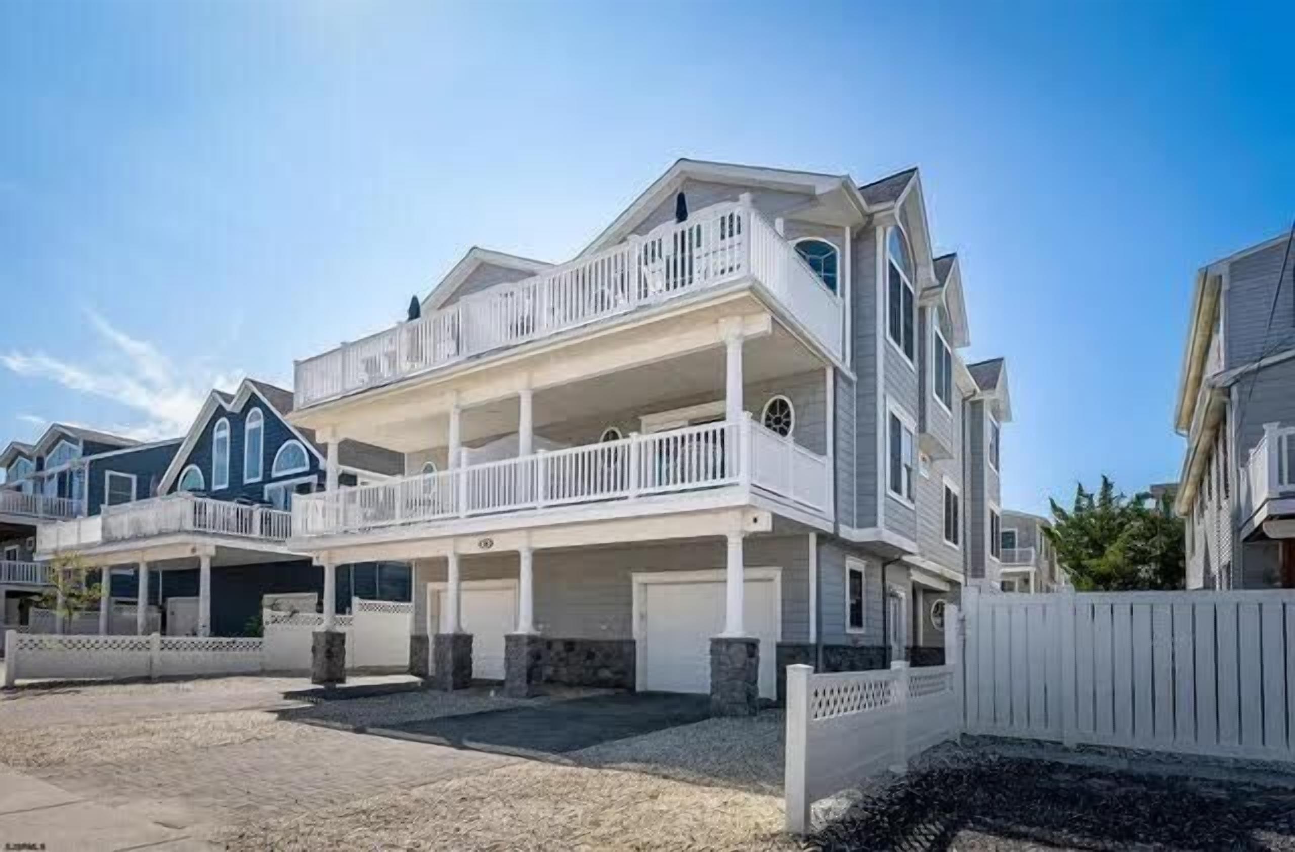 Beach Block with Ocean Views 4 Bedroom 3.5 Bath