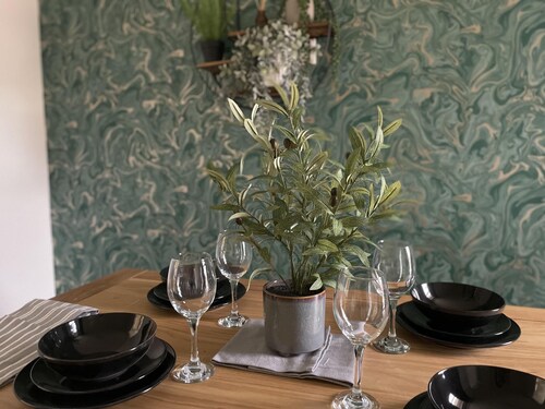 Convenient 3 bd House Salford 7 Guests