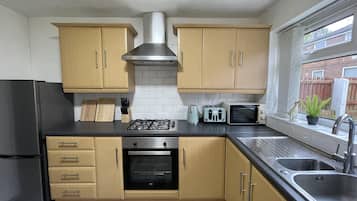 House | Private kitchen | Fridge, microwave, oven, stovetop