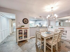 Dining - Kingston Richmond Pk 14B 1st floor w/pool & beach (Myrtle Beach)