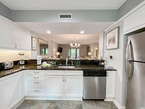 Fridge, microwave, oven, stovetop - Kingston Richmond Pk 14B 1st floor w/pool & beach (Myrtle Beach)