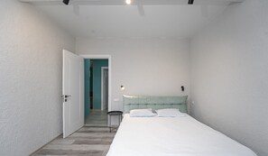 2 quartos, escrivaninha, quartos à prova de som