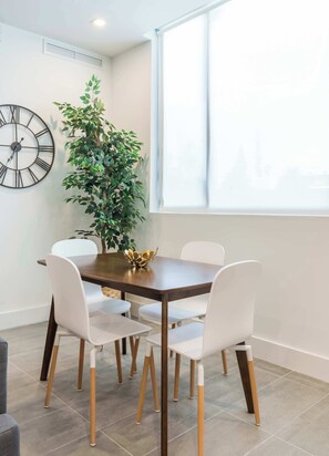 Dining - Elegant SoBe 2 Bedroom Apartment (Miami Beach)