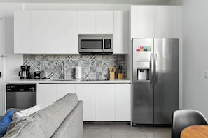 Fridge, microwave, stovetop, dishwasher - Elegant SoBe 2 bedroom apartment (Miami Beach)