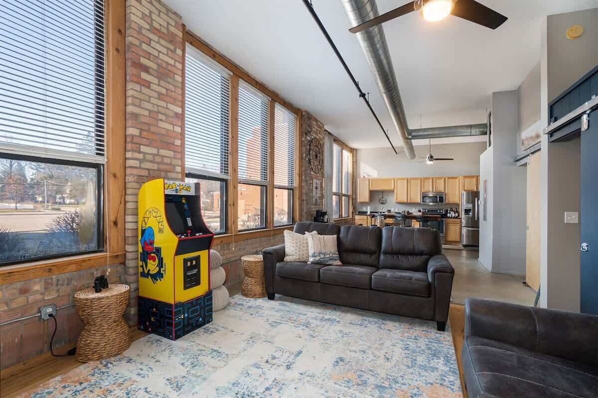 智能電視、壁爐、電子遊戲、足球機