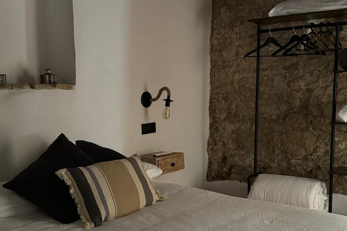 Apartamento planta baja con 1 habitación_3 | 1 室のベッドルーム、WiFi (無料)、ベッドシーツ