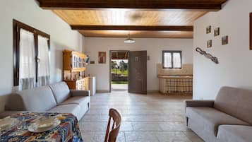 Studio | Wohnbereich | Kamin