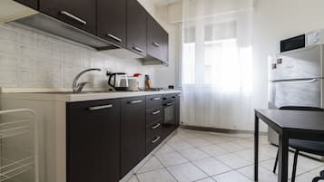 Apartment (1 Bedroom) | Private kitchen | Microwave, oven