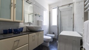 Leilighet (1 Bedroom) | Bad | Dusj, bidé og håndklær