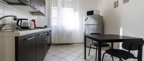 Apartment (1 Bedroom) | Private kitchen | Microwave, oven