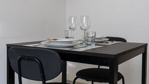 Apartment (1 Bedroom) | Dining room - Ferrarese 160/2 (Bologna)