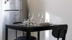 Apartment (1 Bedroom) | Dining room
