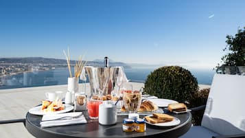 Colazione completa inclusa, servita tutte le mattine