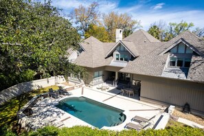 حمّام سباحة مُدفَّأ