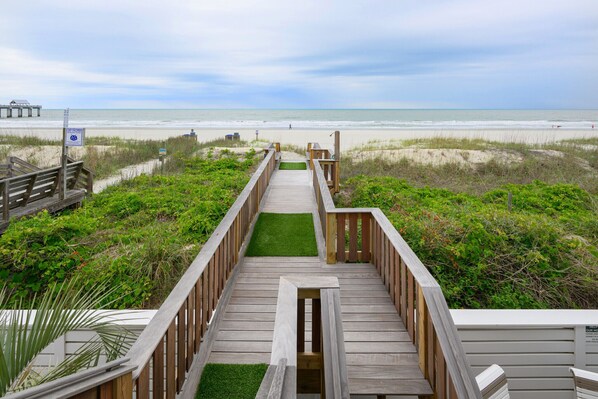 Property grounds - Oceanfront 6 BR Beach House with a Heated Private Pool! Blessed View (Surfside Beach)